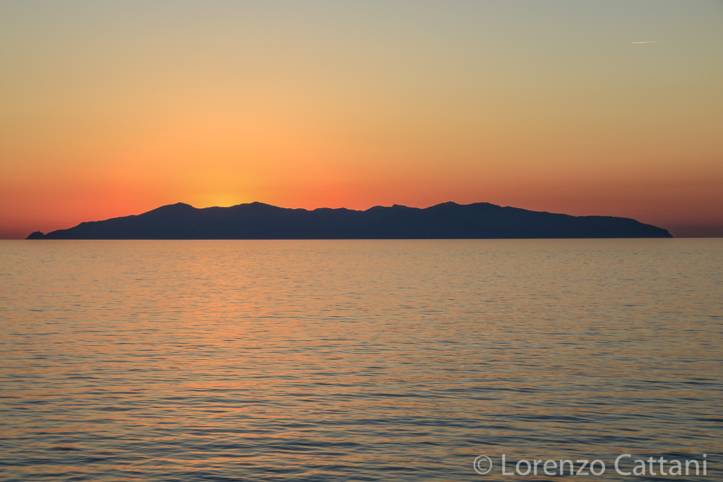 Tramonto dietro l'isola di Capraia